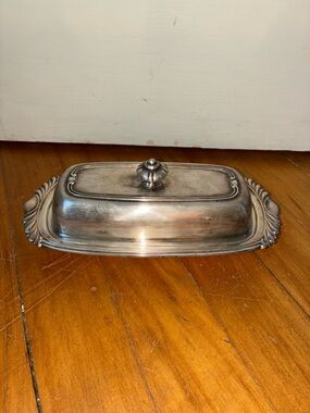 Vintage Oneida Ltd. Silver Plated 1/4 Pound Covered Butter Dish 8.25” With Glass